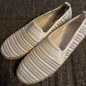 NWT BOBS by sketchers Flexpadrille memory foam